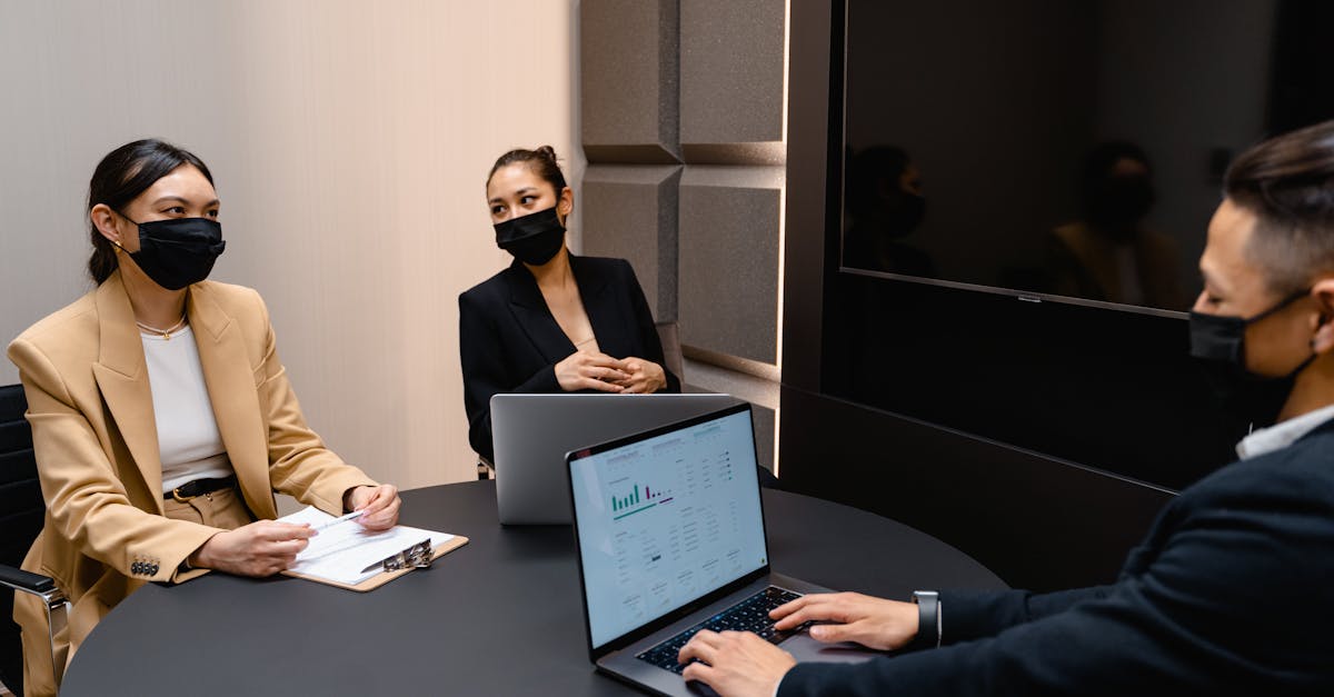 如何保持游戏玩家社区的健康状态，免受技术支持攻击的影响？