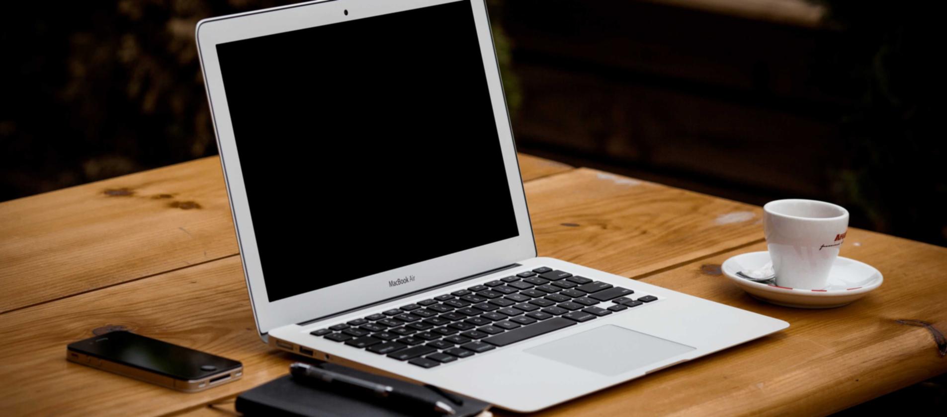 将烟斗视为生活中最喜欢的东西：一位热爱吸烟的名人